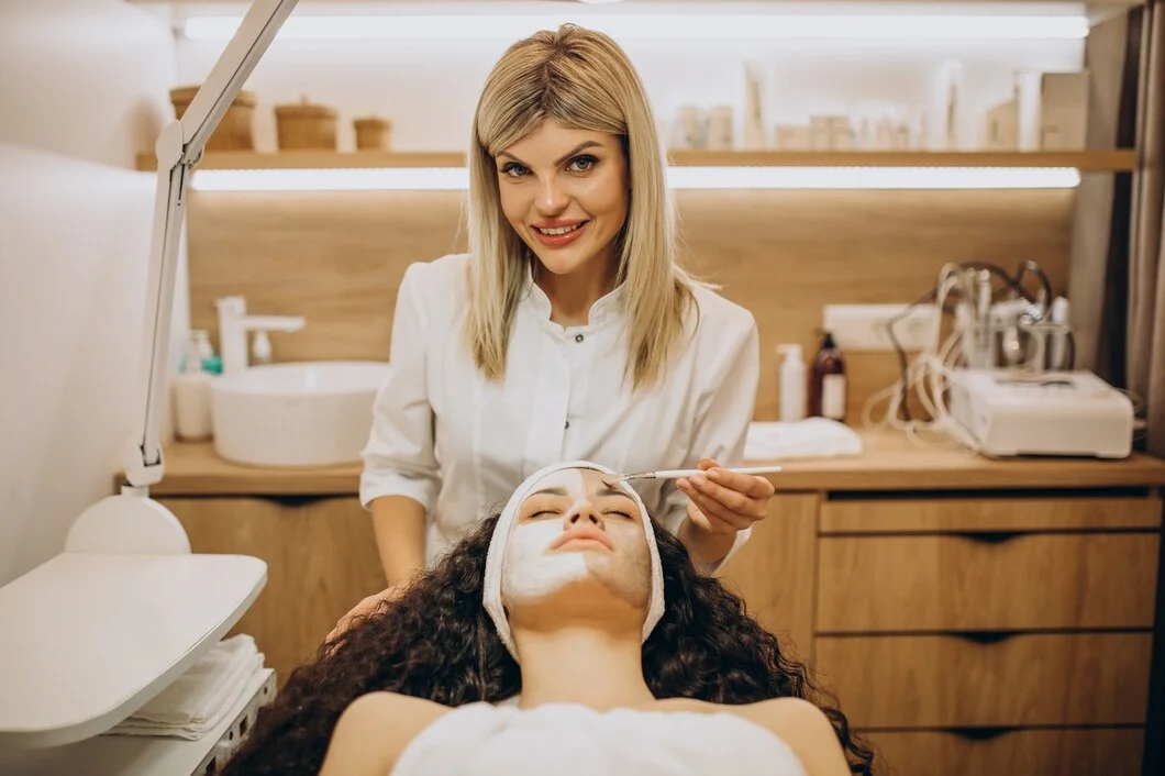 woman-visiting-cosmetologist-making-rejuvenation-procedures_1303-26049
